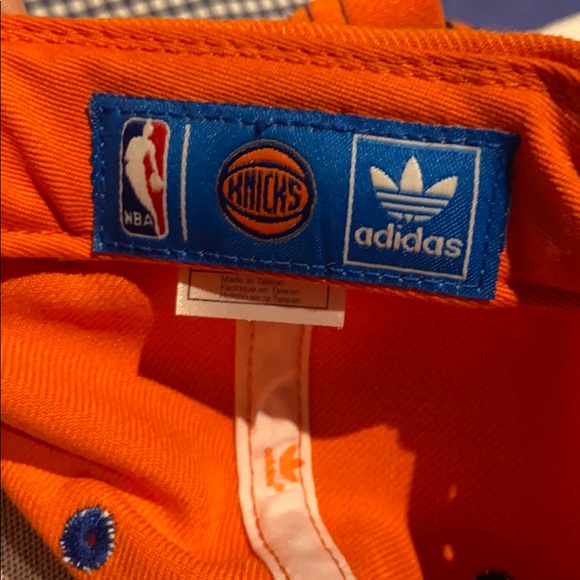 Knicks Jersey and Baseball Hat ADIDAS - Picture 6 of 6